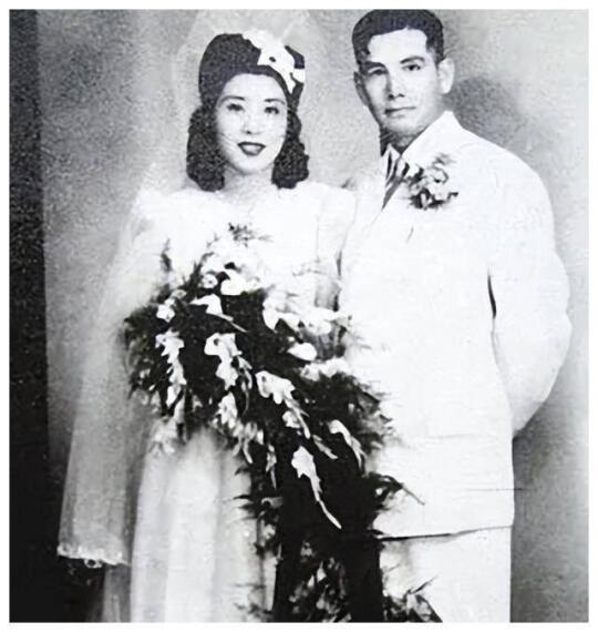 1935年，张灵甫亲手枪杀了他的妻子吴海兰。此时，距离他们成婚仅仅两年...