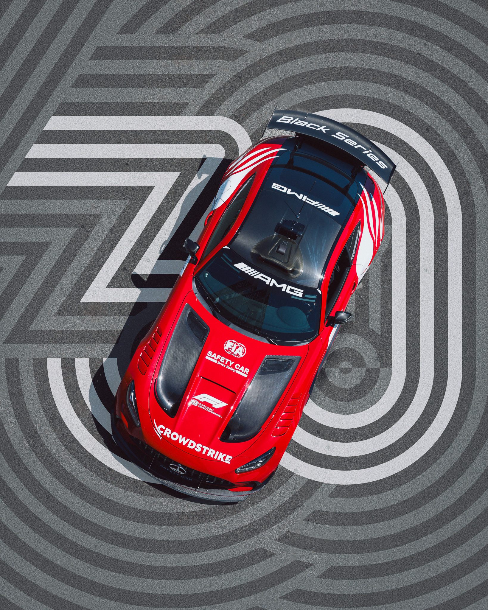 梅赛德斯与FIA达成一份全面合作协议，三叉星将为所有24场F1分站赛以及巴林季前