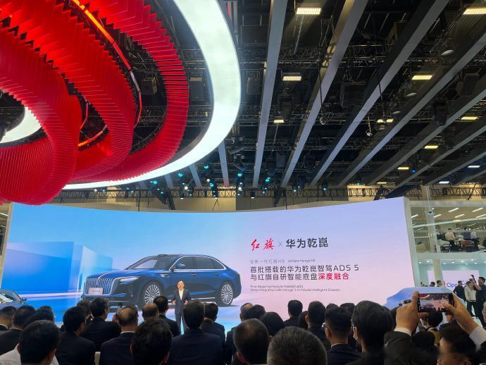 全新一代红旗H9首批搭载华为乾崑智驾ADS 5