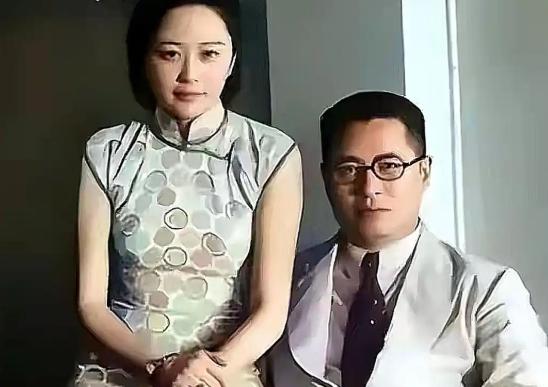 1927年，宋子文准备在庐山修建别墅，看上了包工头20岁的女儿。姑娘端茶时顺口喊