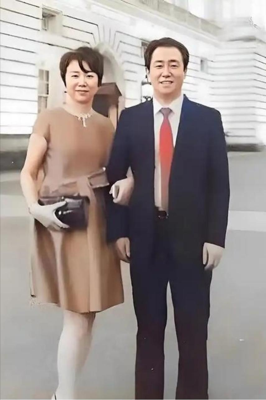 许家印的前妻离婚后，获得了恒大数百亿港元的分红，一次性购买了伦敦33套豪华公寓，