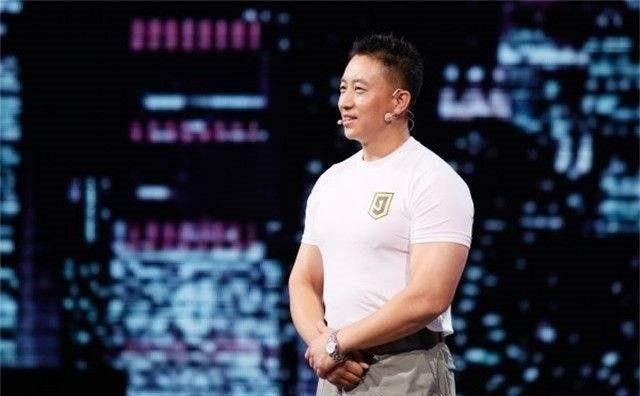 超级保镖李旭：用筷子击穿3毫米钢板，25年从未失手，时薪达28万

一根普通的筷