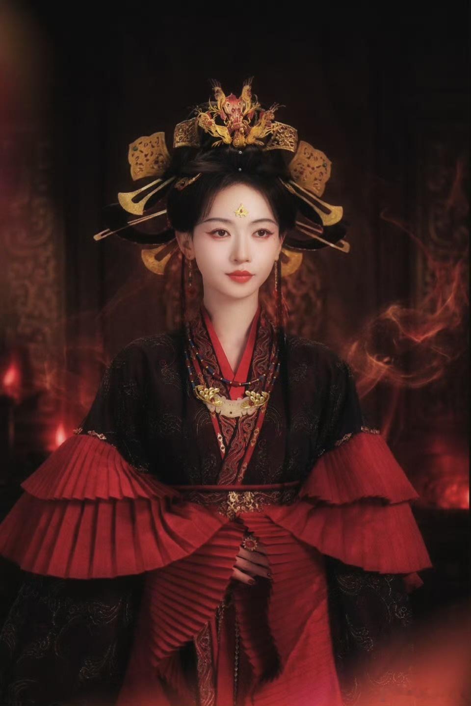 吴谨言魏哲鸣帝后cp 等不及想看正片，吴谨言魏哲鸣把重生复仇文的氛围感演活了，质