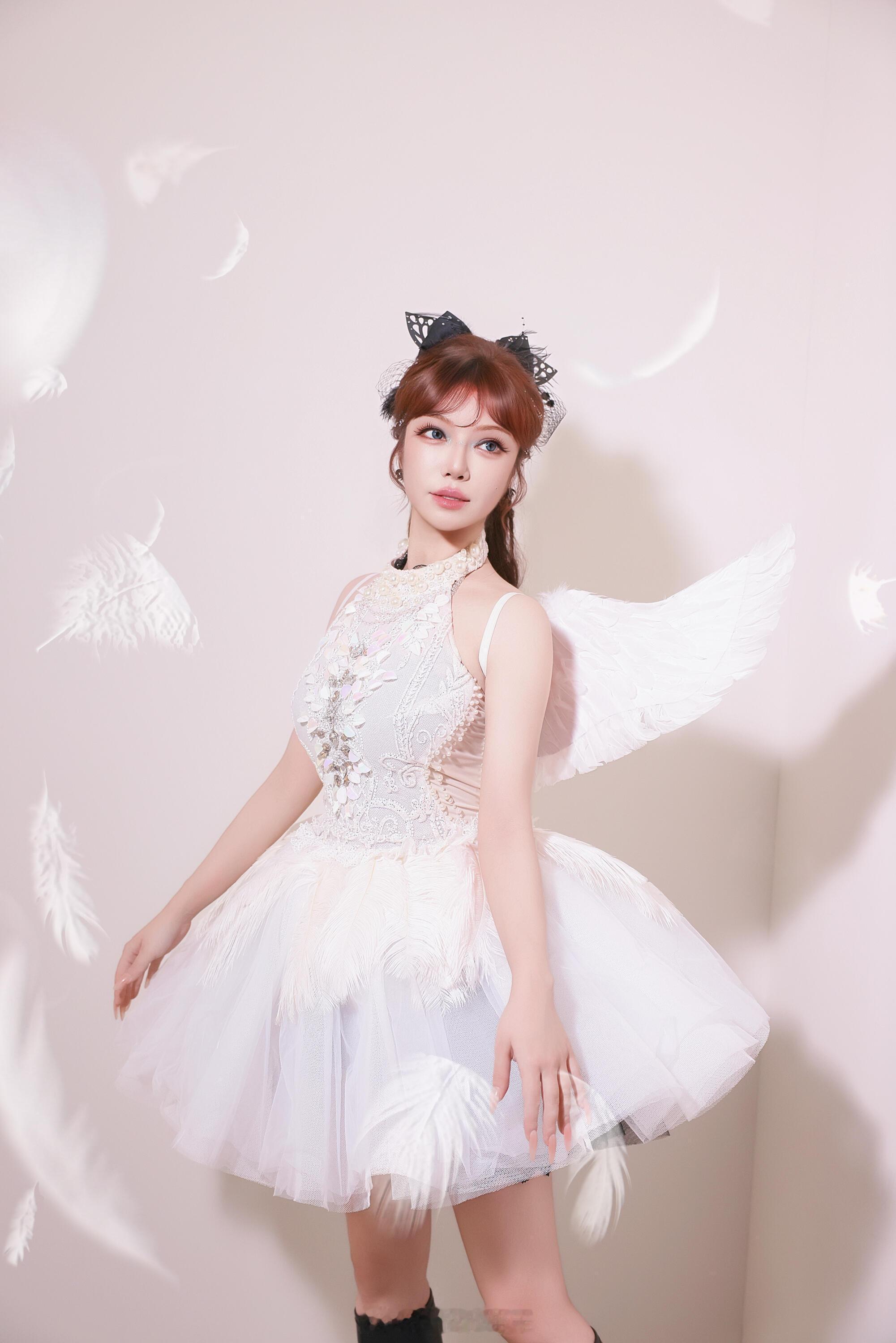 维妮娜发长文告别浪姐维妮娜长文告别浪姐舞台聚光灯下一起挥汗，排练室里互相打气，深