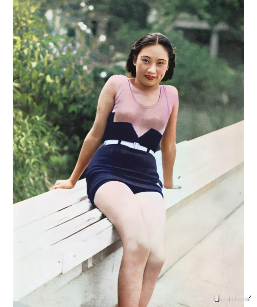 这才是上世纪三十年代胡蝶在户外游玩的真实貌相，都看一下呗！这可不是演戏，而是她年