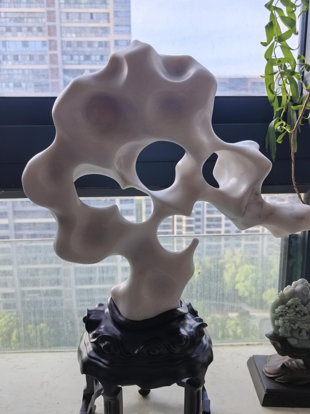 玉化最完美的北丹石品相核心标准：“形、质、色、纹、韵”此幽与朴，并以“瘦、皱、漏