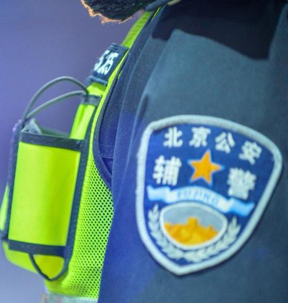 名校大学毕业生考辅警，到底是“人才浪费”还是“精明算计”？

观点一：“人才浪费