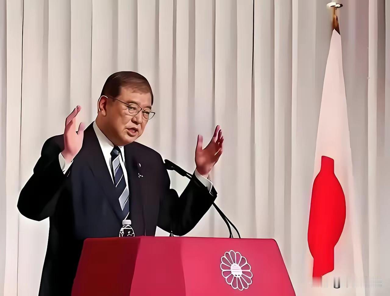 日本前首相石破茂近日连续接受采访，批评高市早苗越线，将把日本带入深渊。
 
这话