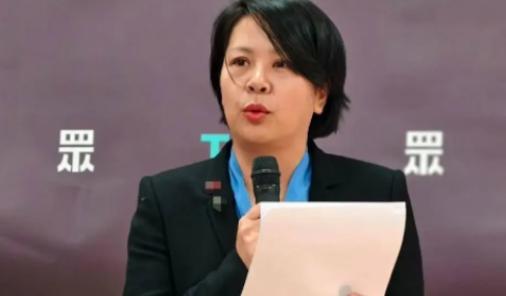 民进党把李贞秀请上节目，本来剧本写好了，让她开口骂大陆，结果她当着主持人的面直接