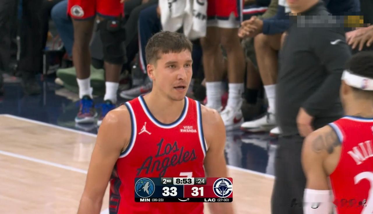 快船神射手博格丹诺维奇真是给机会不中用啊！在今天快船主场以88：94输给森林狼的