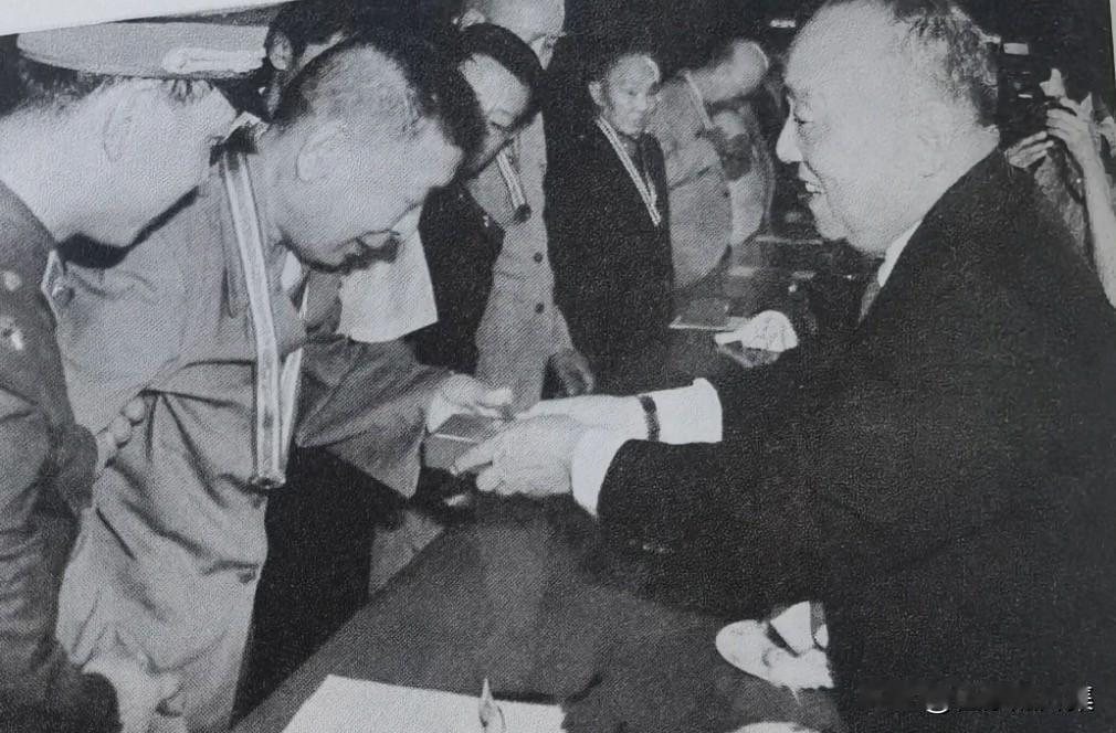 1988年7月1日，第七届全国人民代表大会常务委员会第二次会议批准通过《中华人民