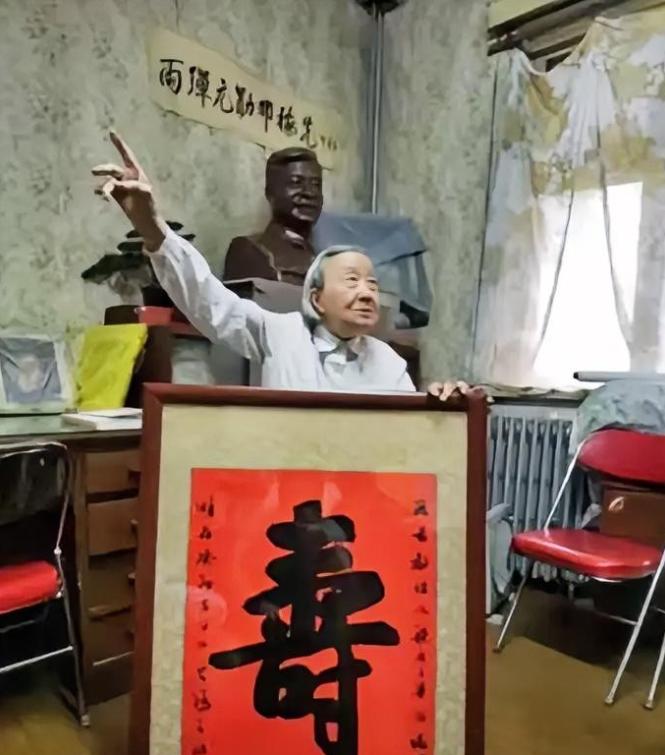 2023年8月，邓稼先的妻子许鹿希，在北京60多平米的老房里度过95岁生日！没有