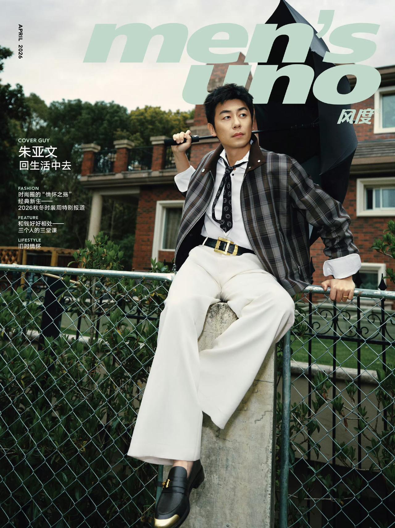 风度是很爱拍男艺人性感荷尔蒙一面的，但是面对荷尔蒙著称的资深男演员，反而拍得非常