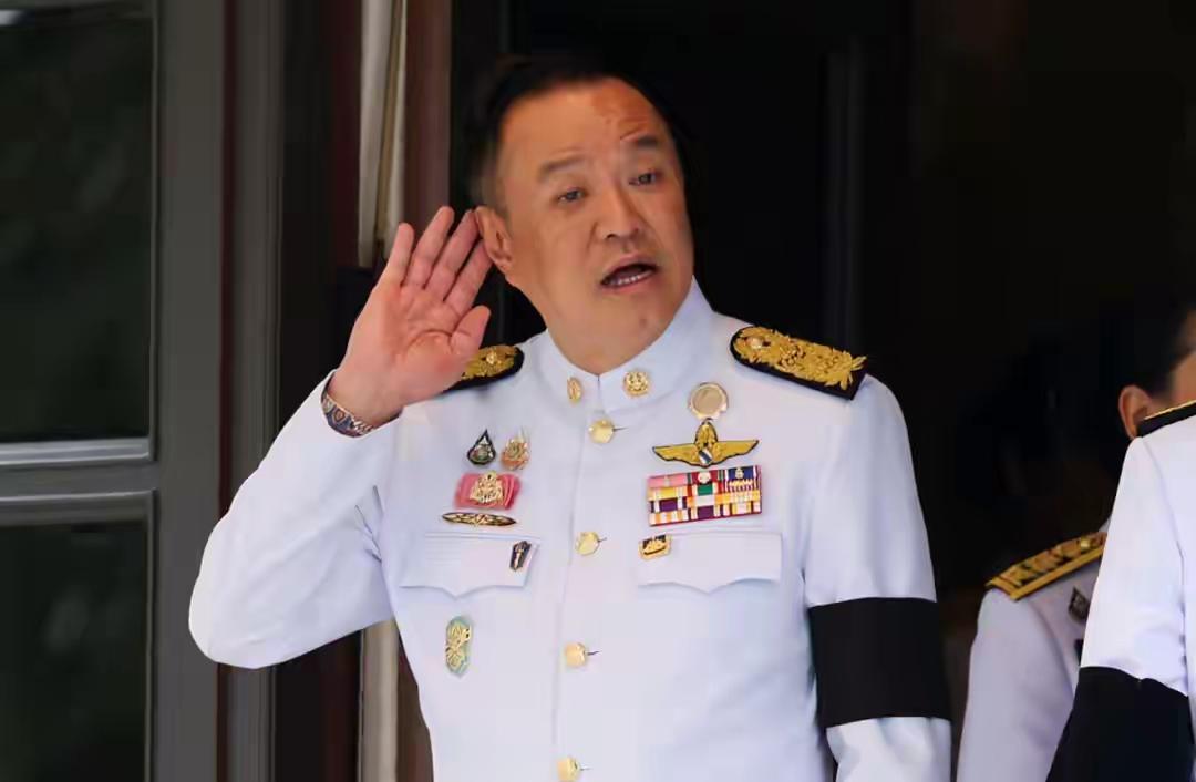 泰国总理阿努廷根本不理特朗普那一套，刚通过话，转头F-16战机就炸过去了！什么“