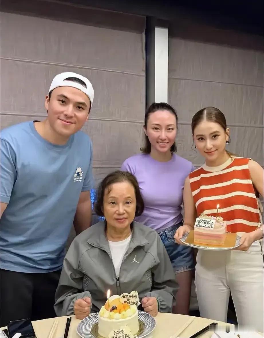 赌王三太陈婉珍肉眼可见的老了！73岁陈婉珍近日为双胞胎儿女庆生，何超莲，何超云，