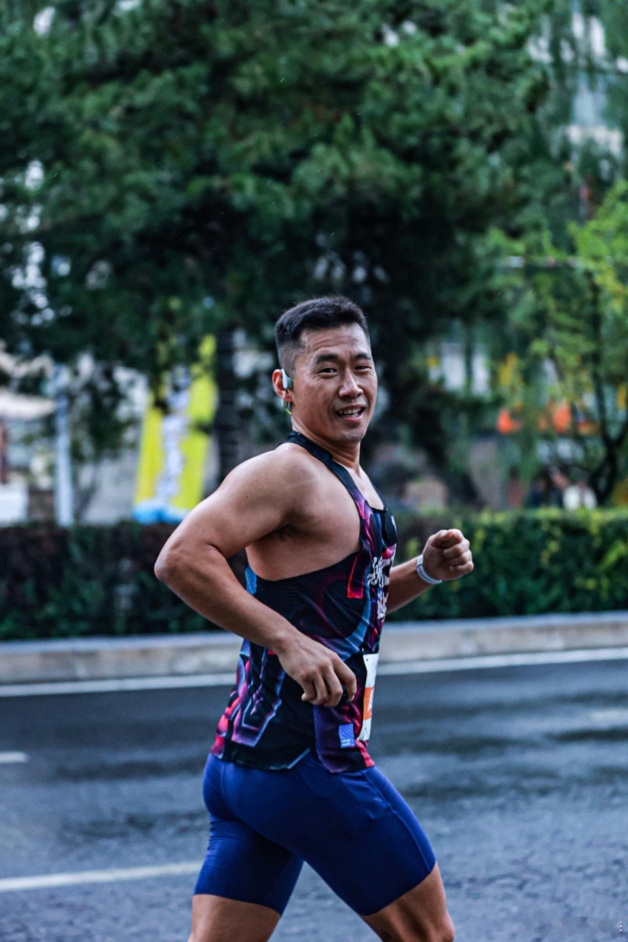 青海高原半程马拉松结束啦，真的是很宝贵的一次人生体验，第一次在海拔2000多米的