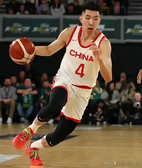 今晚中国男篮的MVP属于廖三宁，中国男篮热身赛65：60击败荷兰，贺希宁登场23