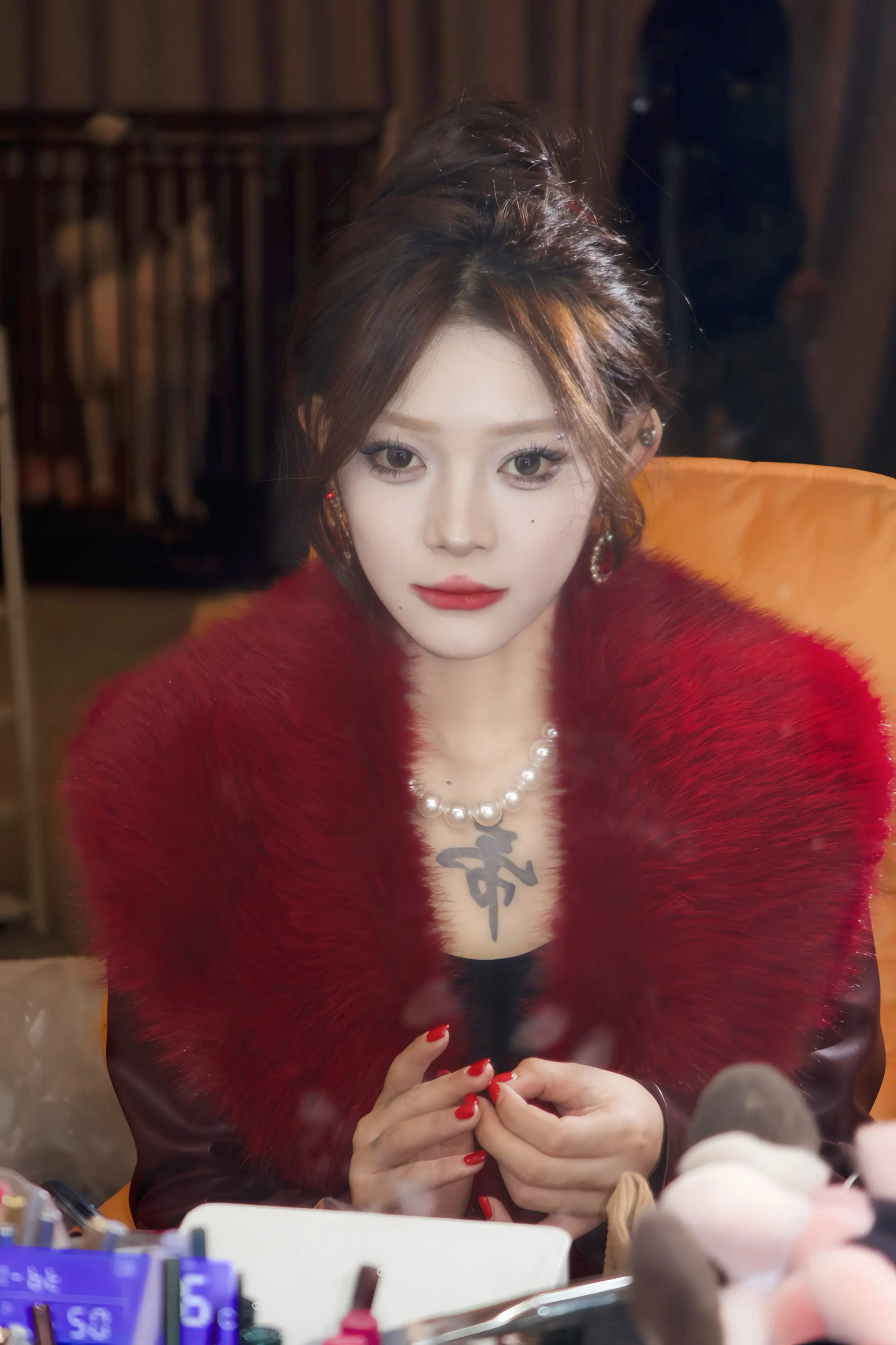 人前笑面虎 背地嚼舌根 不怕人不好 就怕假好人 你自做聪明的样子 搞得...