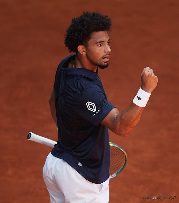 🇫🇷菲斯6-3 6-4莱赫卡🇨🇿
他首次进入马德里半决赛
在他受伤之前，