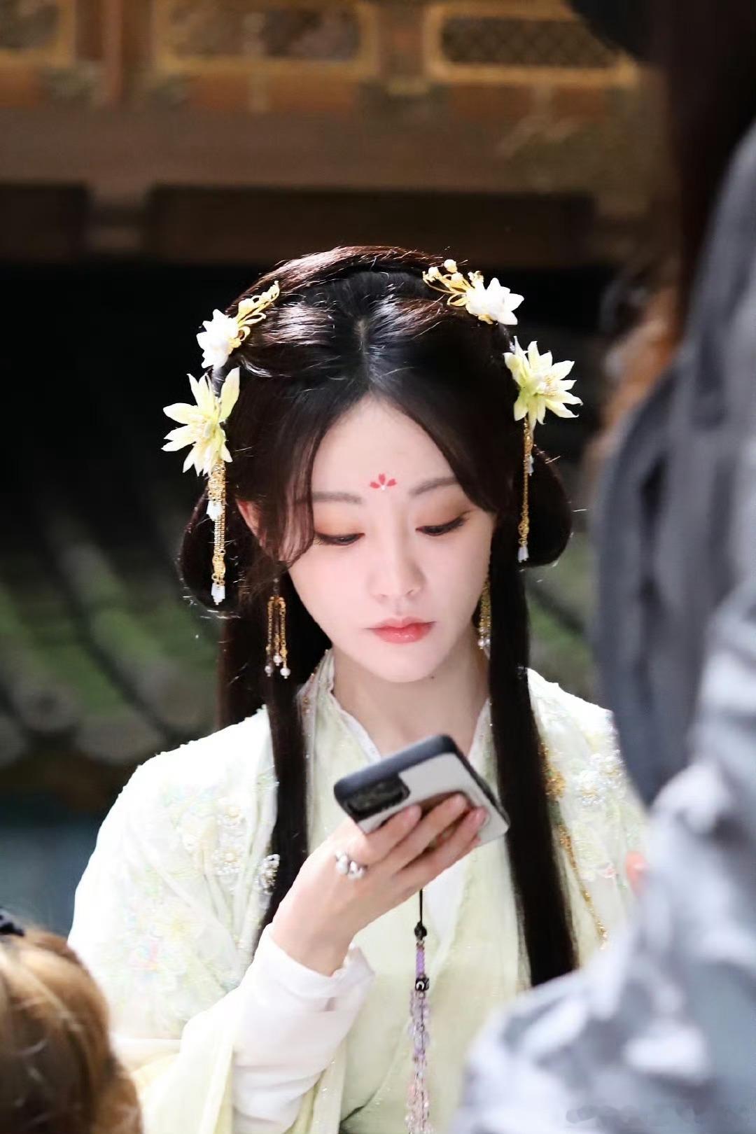 . 祝绪丹脑袋里只剩超前俩字 别人演古偶她演