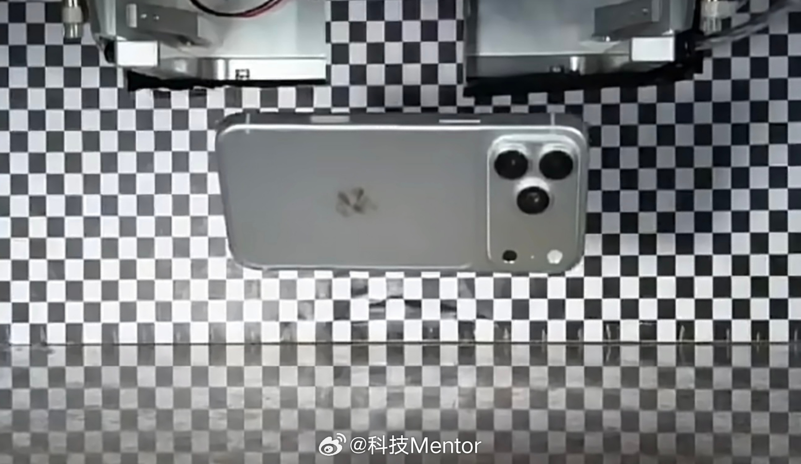 iPhone18ProMax银灰色又来了，又来了，我就想知道今年涨价要涨多少？ 
