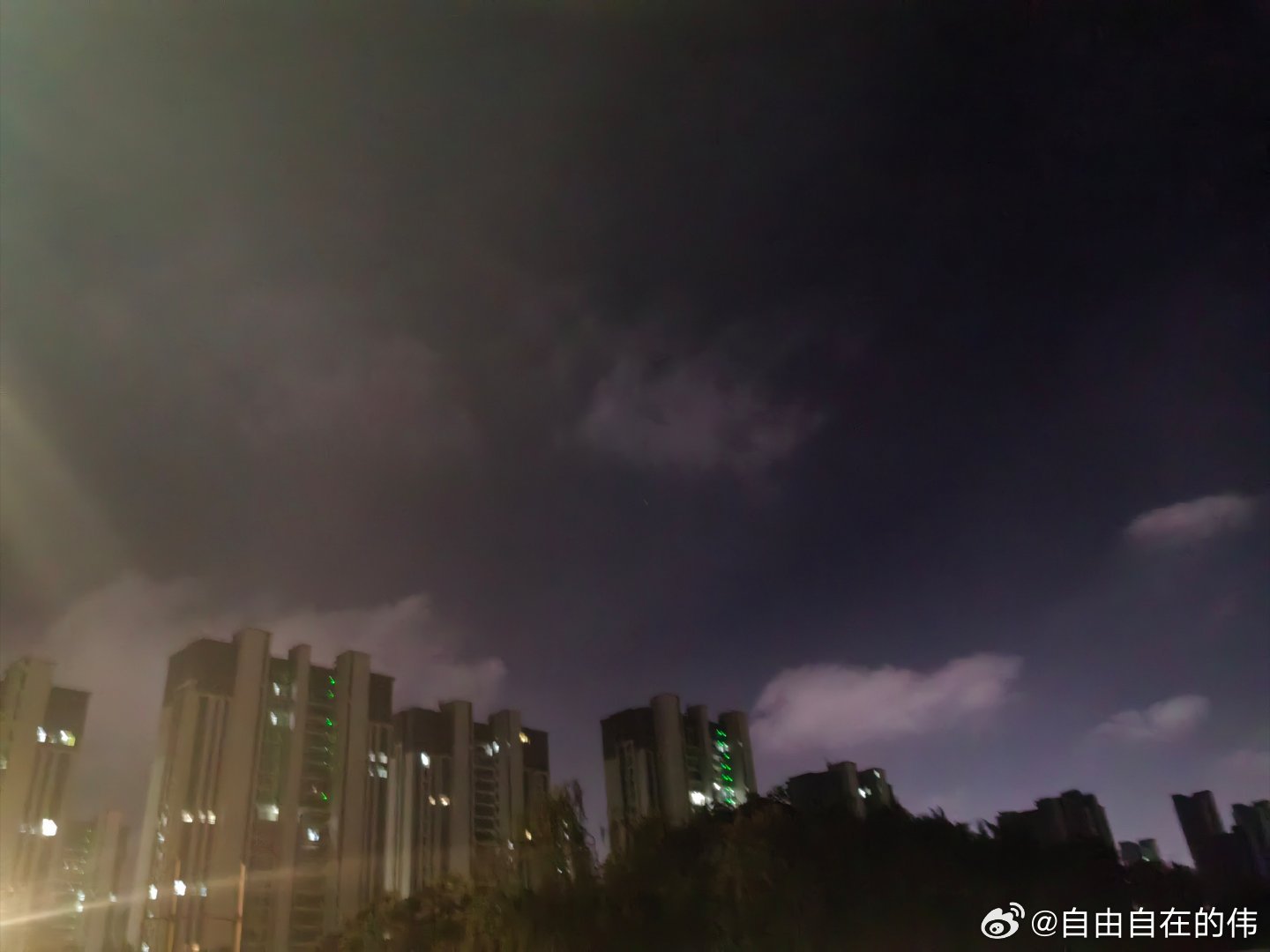 昨天晚上10点多的天空 ♡⃝  hello  七月你好，希望这个夏天暑气和蚊子都