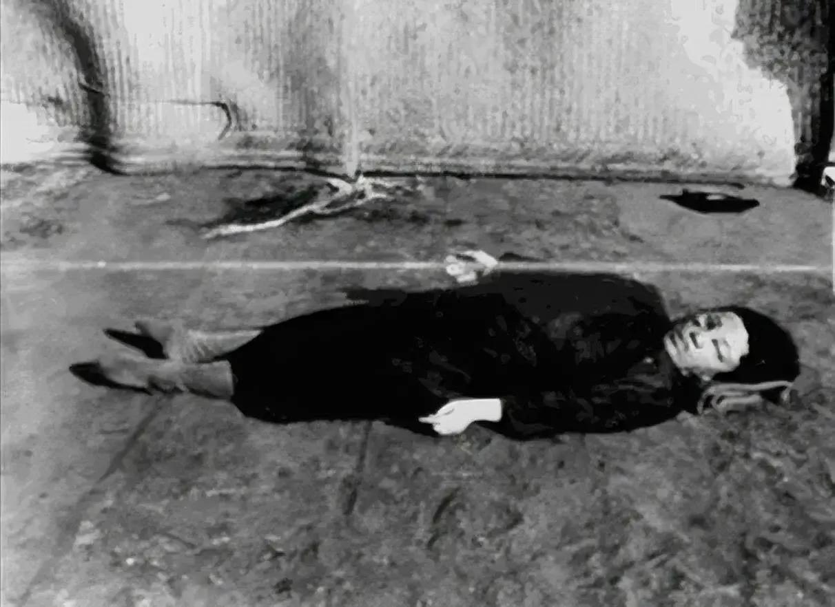 1925年，韩淑秀被暴尸三日，这是当时拍下的一张老照片，她死的很惨，更加让人痛心