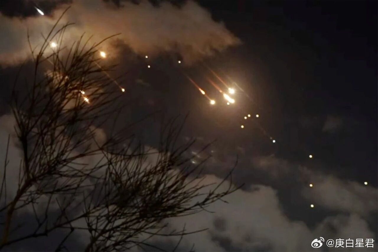 美以，遭连环致命暴击 ！伊朗抵抗美以入侵的卫国战争，到4月1日已经整整持续了33