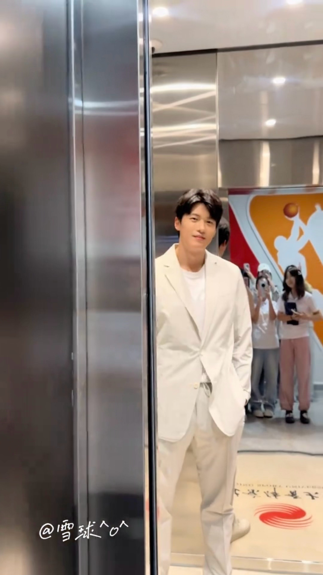 欧巴……………完全没办法不依赖哥哥……… 