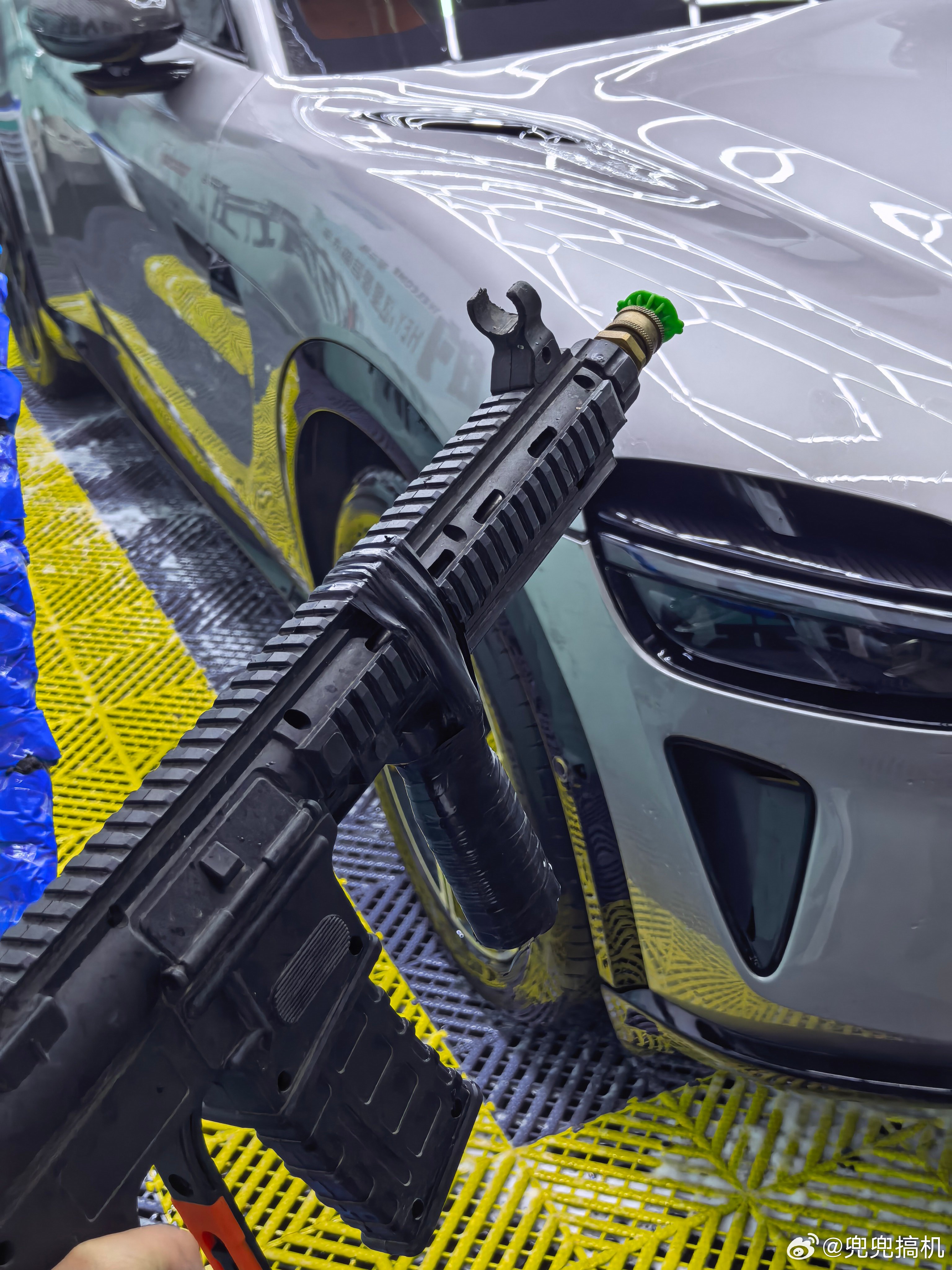 没想到今儿最安静的时候却是最累时刻：自己洗了洗车。 