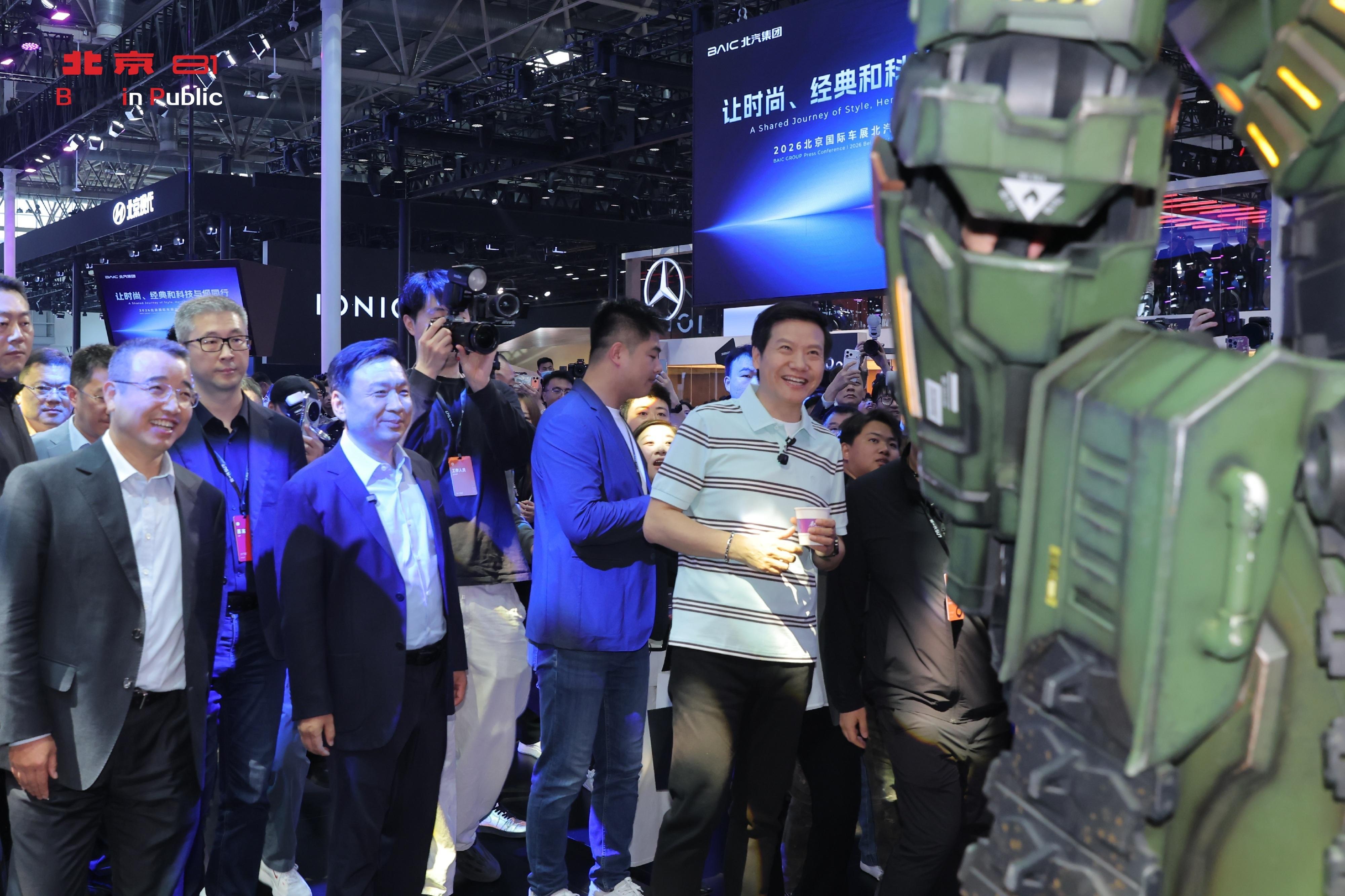 这波排面拉满！北京81展台曝雷了北京81战术方盒子  雷军亲测战术方盒子，硬派实