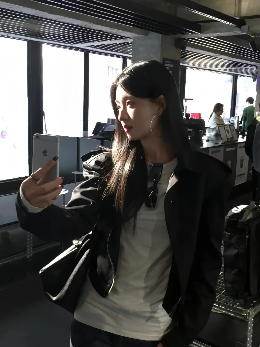 她不喜欢钱 但感动她的每一个瞬间都需要钱