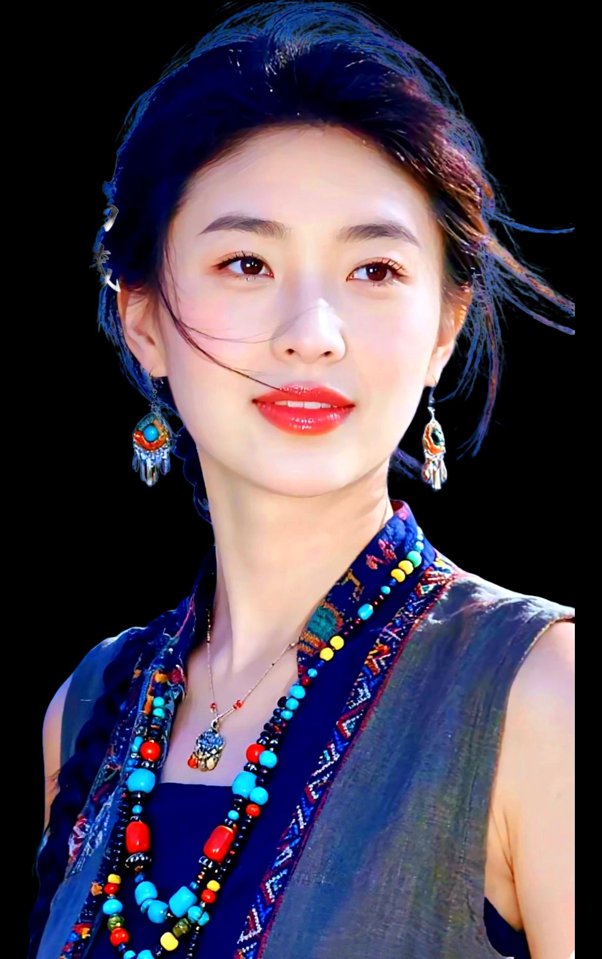 异域风情，惊艳的民族风穿搭！女人如何穿出含蓄的性感? 民族穿搭服饰 民族穿搭写真