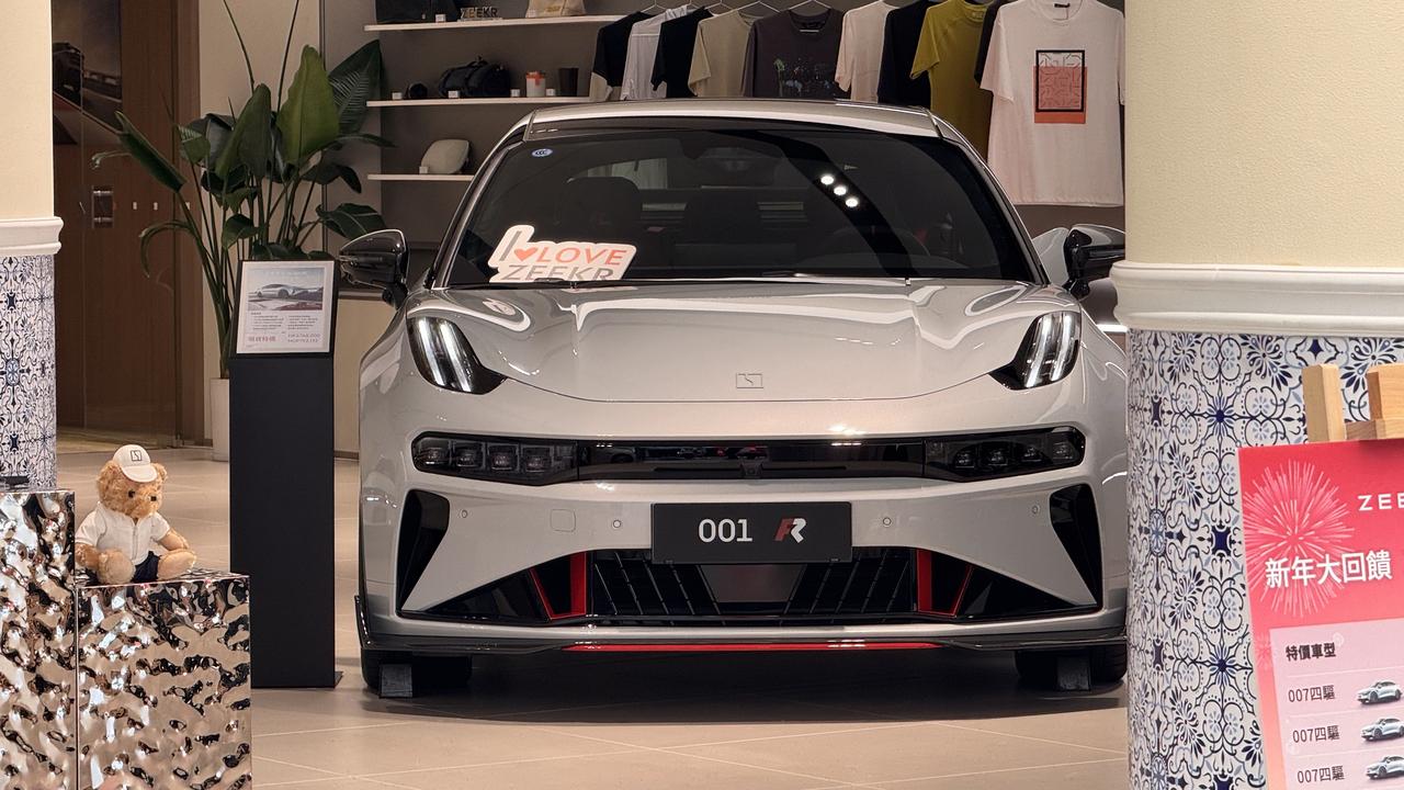 澳门街买新车很爽
左右舵都可以自由选择
当然右舵会更符合路面的状态
极氪在澳门也