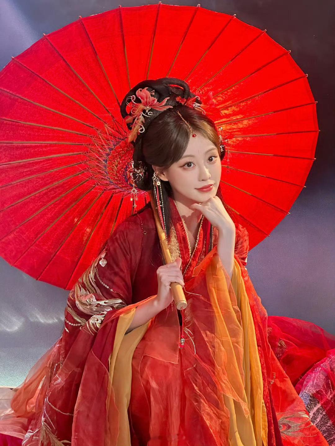 这世界破破烂烂 却总有人想为你撑伞☂️​​​