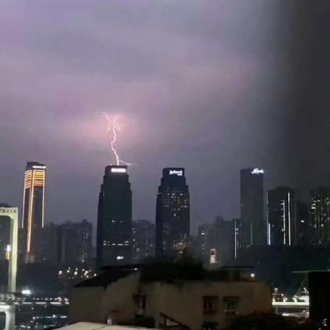 时代峰峻大楼被雷劈了卧槽啊啊啊啊啊怎么能这个好笑哈哈哈哈哈哈哈哈 