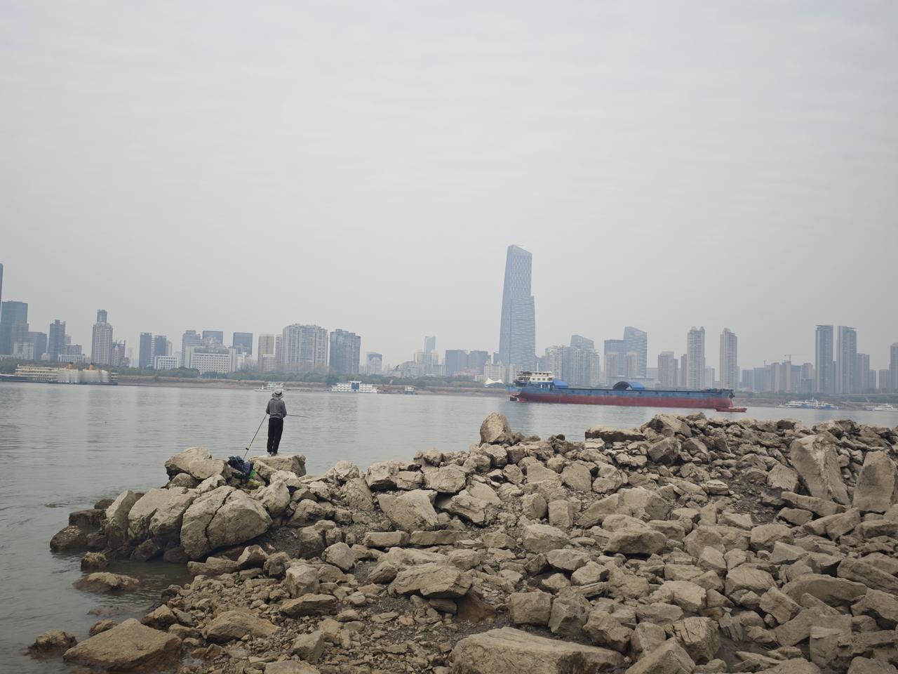 维拉公园烽烟起，枪手铁壁迎考验

英超本轮焦点战即将在维拉公园上演，阿斯顿维拉主