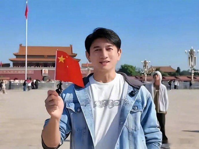吴奇隆举国旗遭台湾取消活动 吴奇隆在天安门举五星红旗、表达中国人身份之后，原定在