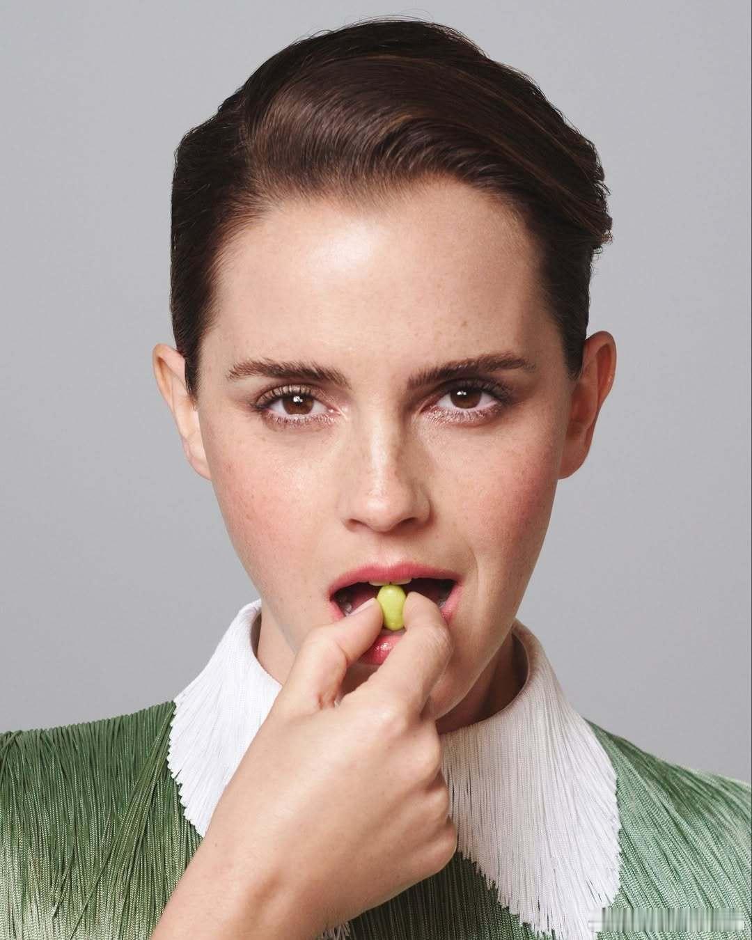 Emma Watson艾玛沃特森代言Prada为其paradoxe radica