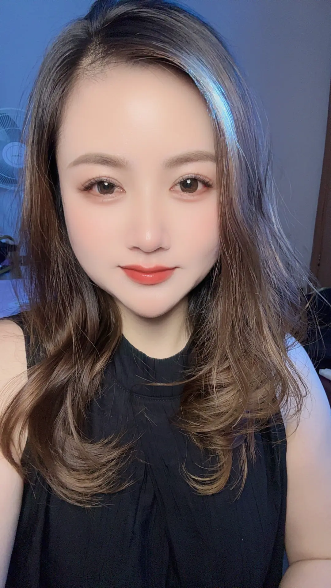 7号就立秋了，好久没见我了吧？     胖了几斤，头发长了，脾气还是那样.