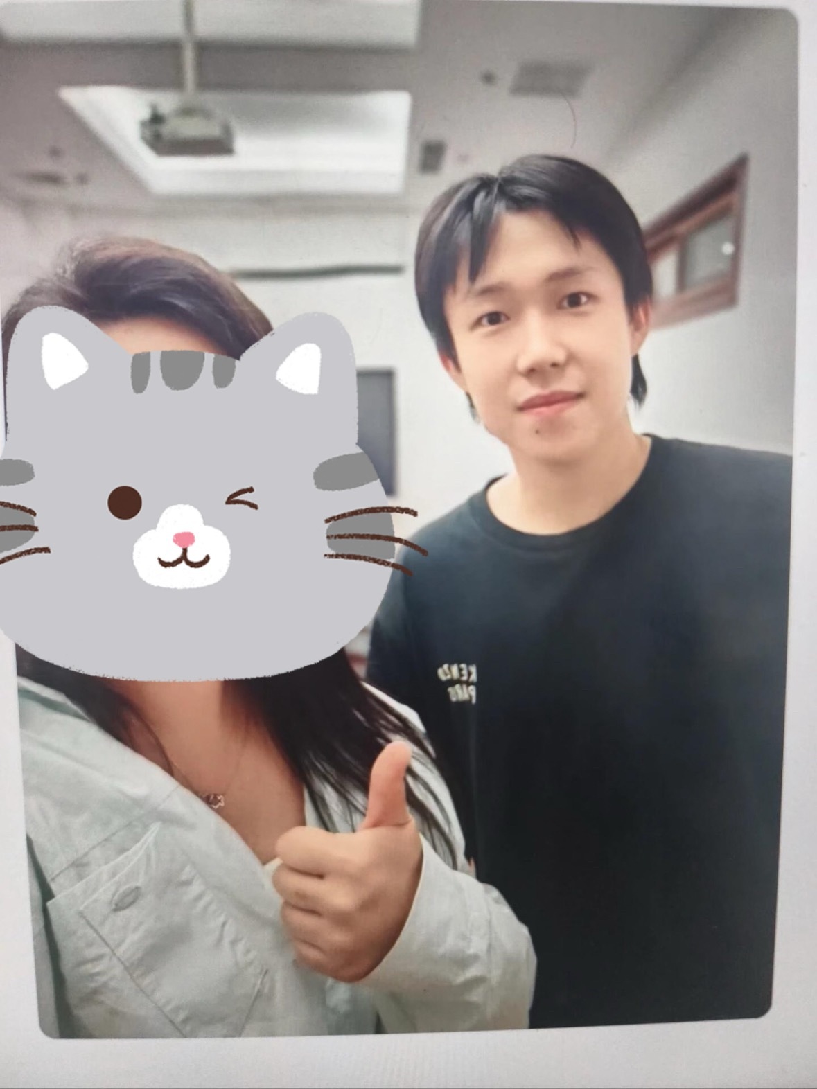 这是上学的小王哥吗