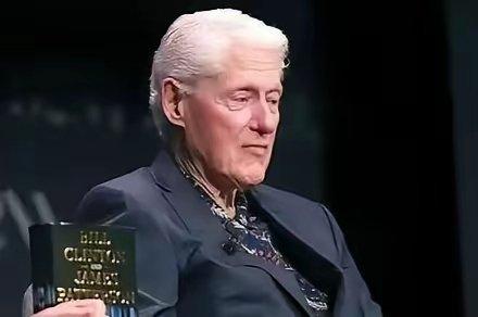 美国前总统克林顿曾在回忆录中坦言，当年推动中国加入世界贸易组织，实则是希望借助西