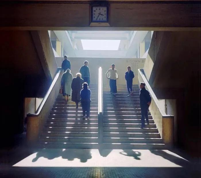 跟着大师学街拍。何藩这两个地方找到了，可惜今天太晚了，下次专门找对的光线来拍。想