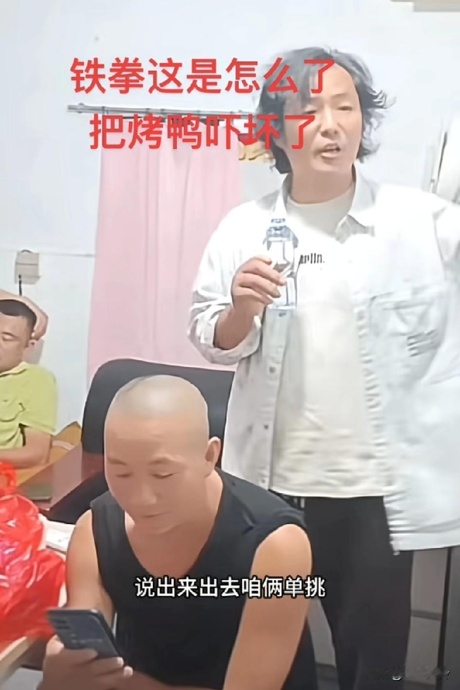 墙上挂着壮志凌云，床上躺着卧薪尝胆，铁拳是冲出亚洲！这场境也是无敌了！
这个冷锋