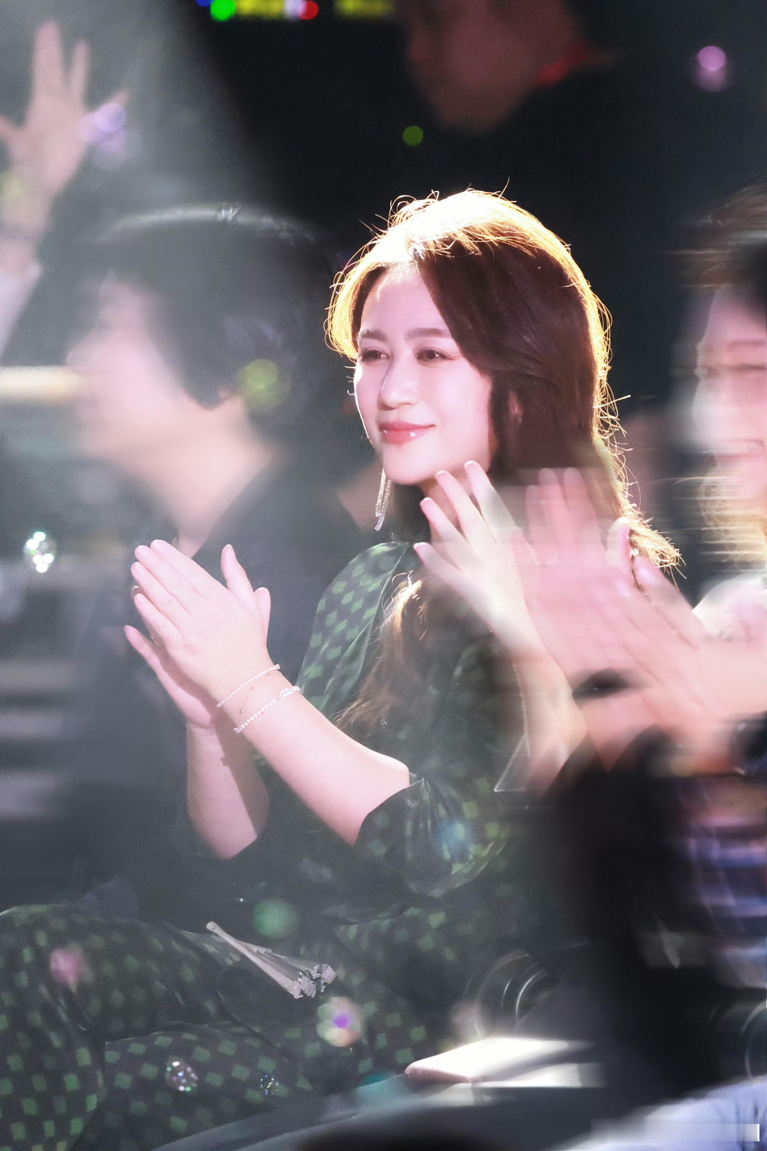 马丽电影文化推广大使唯一女演员马丽拿下电影文化推广大使，还是其中唯一的女演员，用