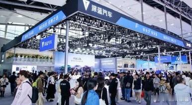 亮点十足！新能源车占比达58%成主流，自主品牌与新势力霸场，华为智驾成核心助力。