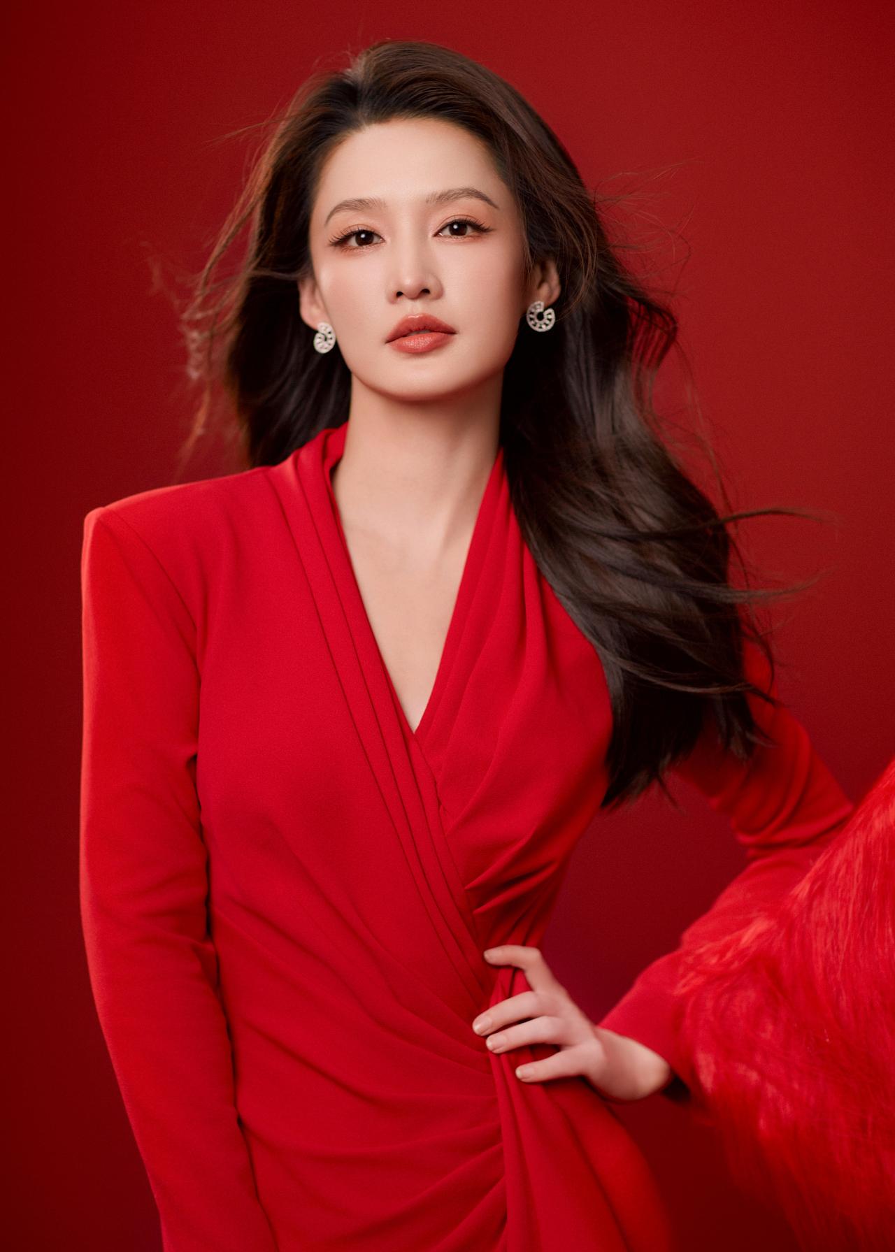 李沁元宵画报，明艳风女神！