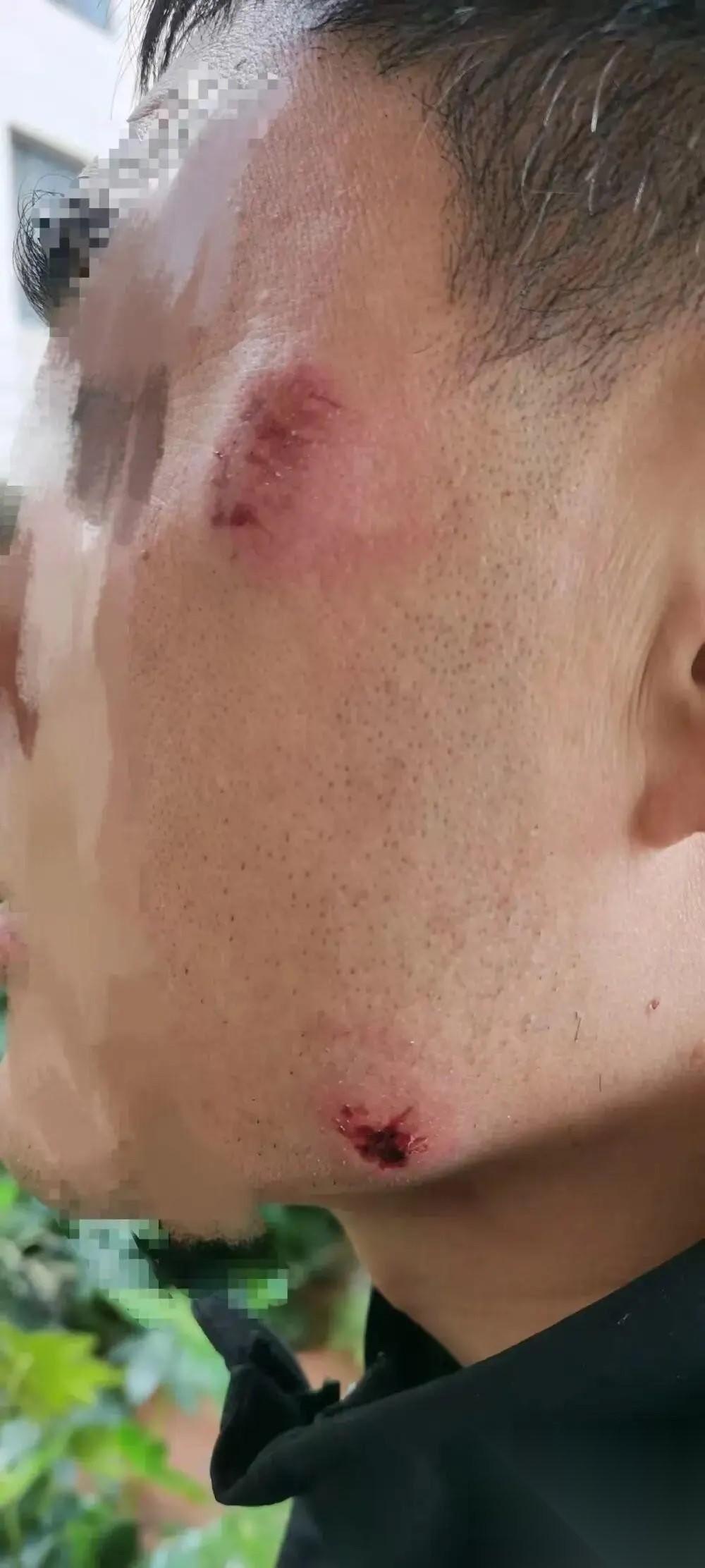 “离大谱！”湖北武汉，一男一女两名业主，前往社区办公室咨询业委会的事，期间见没人