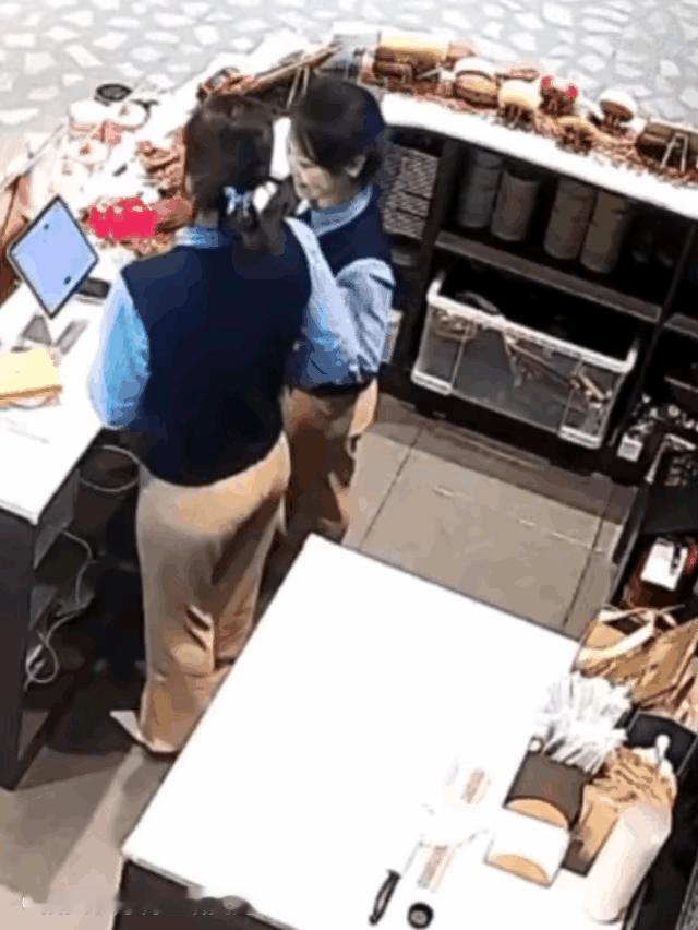 上班时间还能这么玩，小心被扣工资