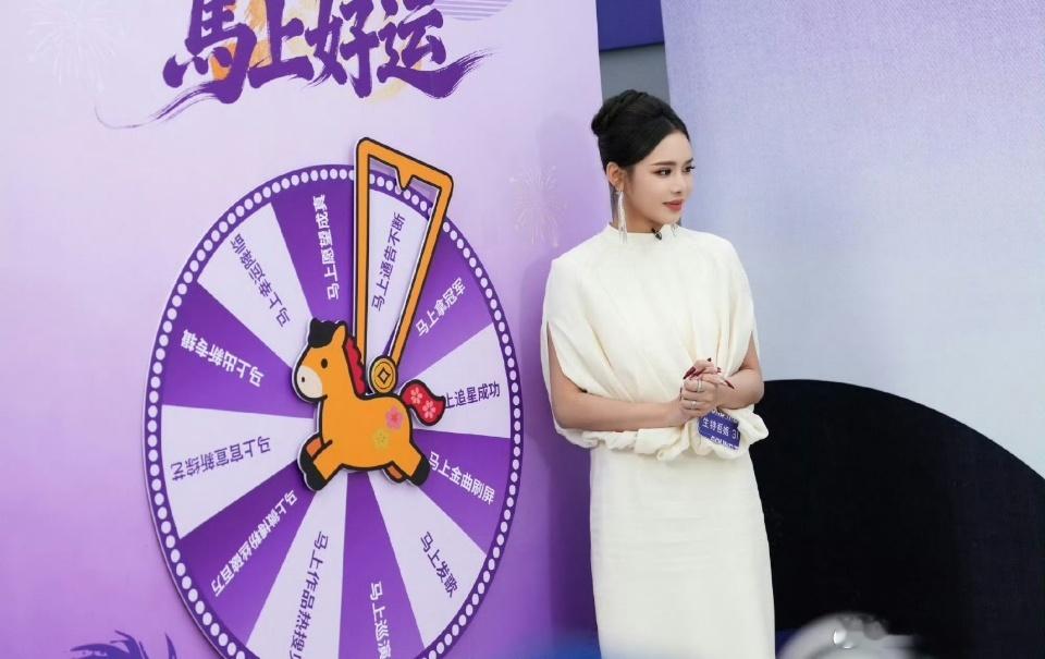 芒果新签女艺人回应接花少8声鸣远扬芒果制片人快看！这里有个自带梗的艺人已经在线申